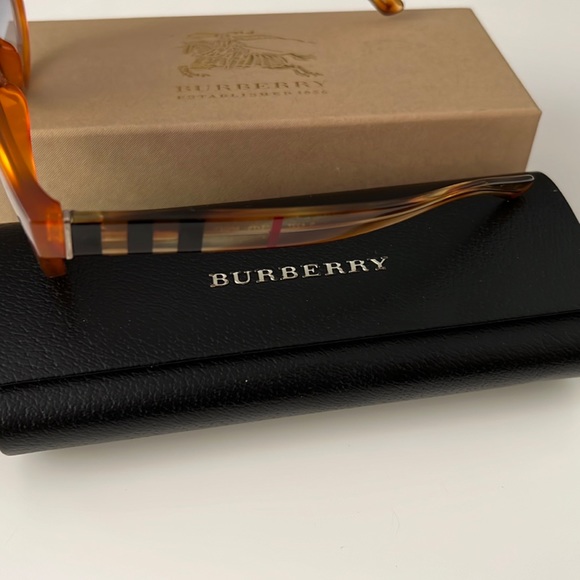 BURBERRY 4227 SUNGLASSES. Great condition. Like new. 100% authentic. Comes w/box - Picture 9 of 9